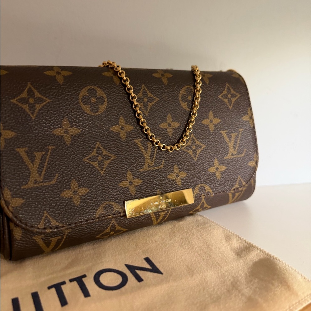 Authentic Louis Vuitton Monogram Favorite PM - Picture 4 of 16